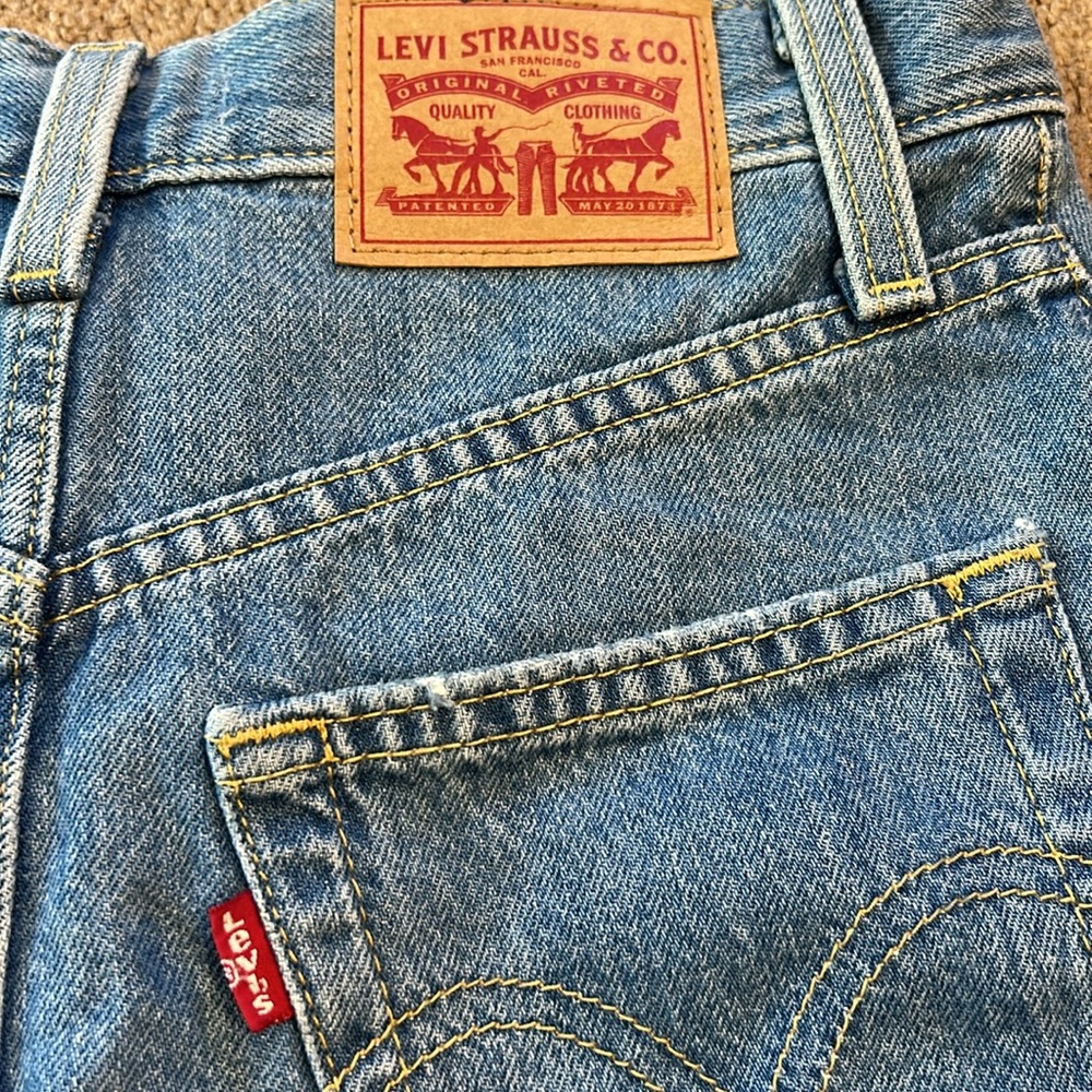 Levi’s distressed shorts - Size 23 - Picture 4 of 4